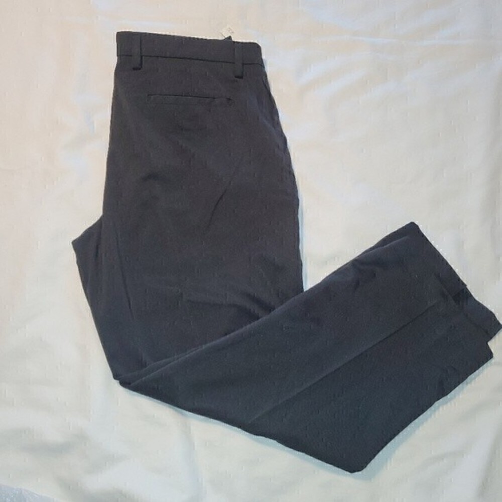 AMAZON Essentials Men's Classic-Fit Wrinkle-Resistant Flat-Front Chino Pant36X29